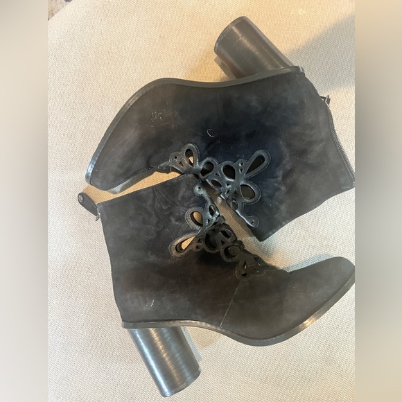 Anne Fontaine Boston black laser cut booties - Picture 5 of 5